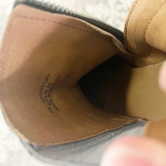 Frye Alton Chelsea Grey Suede Bootie Boot, Women’s size 7, stacked heel - Picture 9 of 10